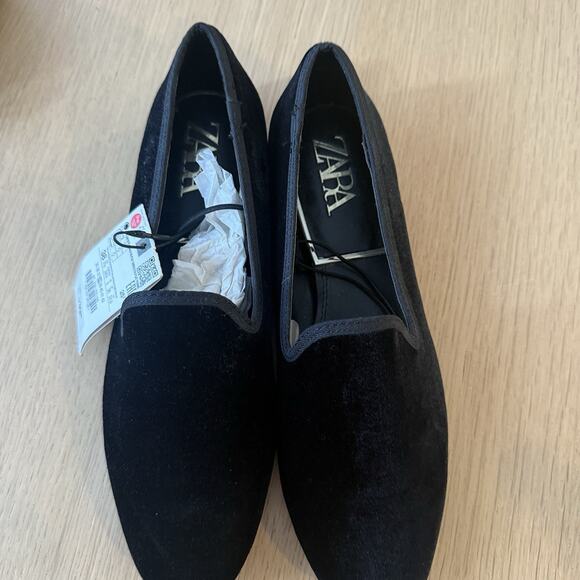 NWT Zara Black Velvet Loafers Women's 7.5 - Picture 1 of 5